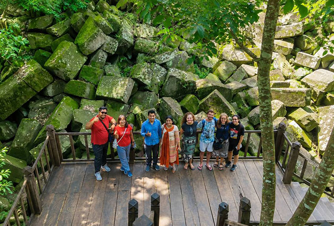 4-Day Angkor Temples, Banteay Srei, Phnom Kulen & Tonle Sap Adventure