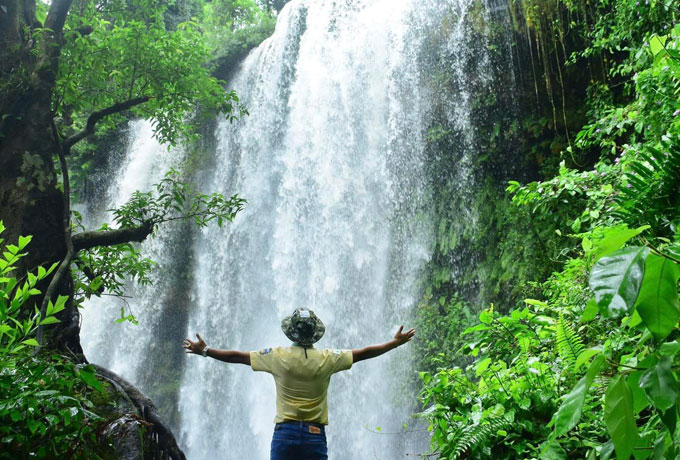 1-Day Phnom Kulen Mountain Adventure Cliff View, Thousand Lingas, Reclining Buddha & Waterfall
