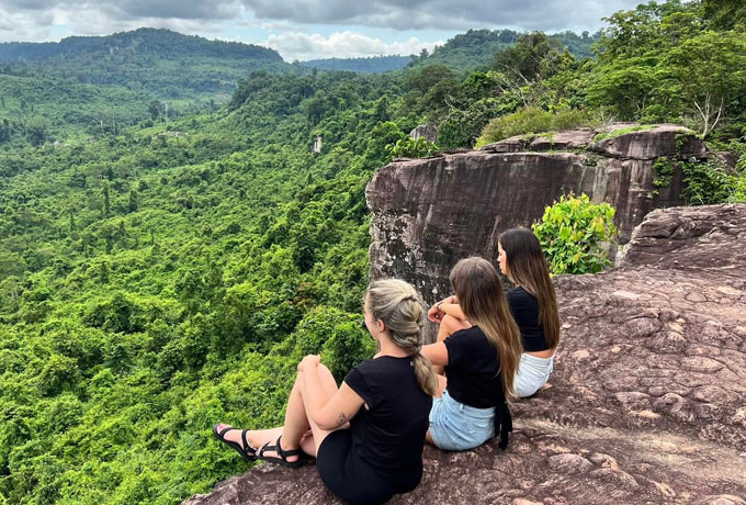 1-Day Phnom Kulen Mountain Adventure Cliff View, Thousand Lingas, Reclining Buddha & Waterfall
