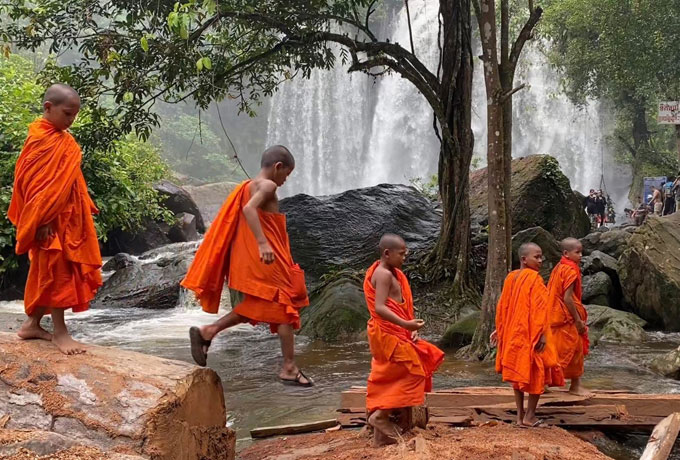 1-Day Phnom Kulen Mountain Adventure Cliff View, Thousand Lingas, Reclining Buddha & Waterfall